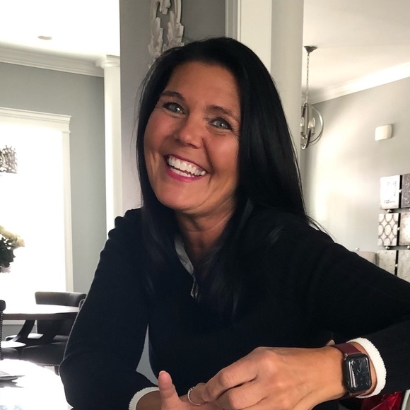 Meet your Posher, Carolyn - Picture 3 of 3